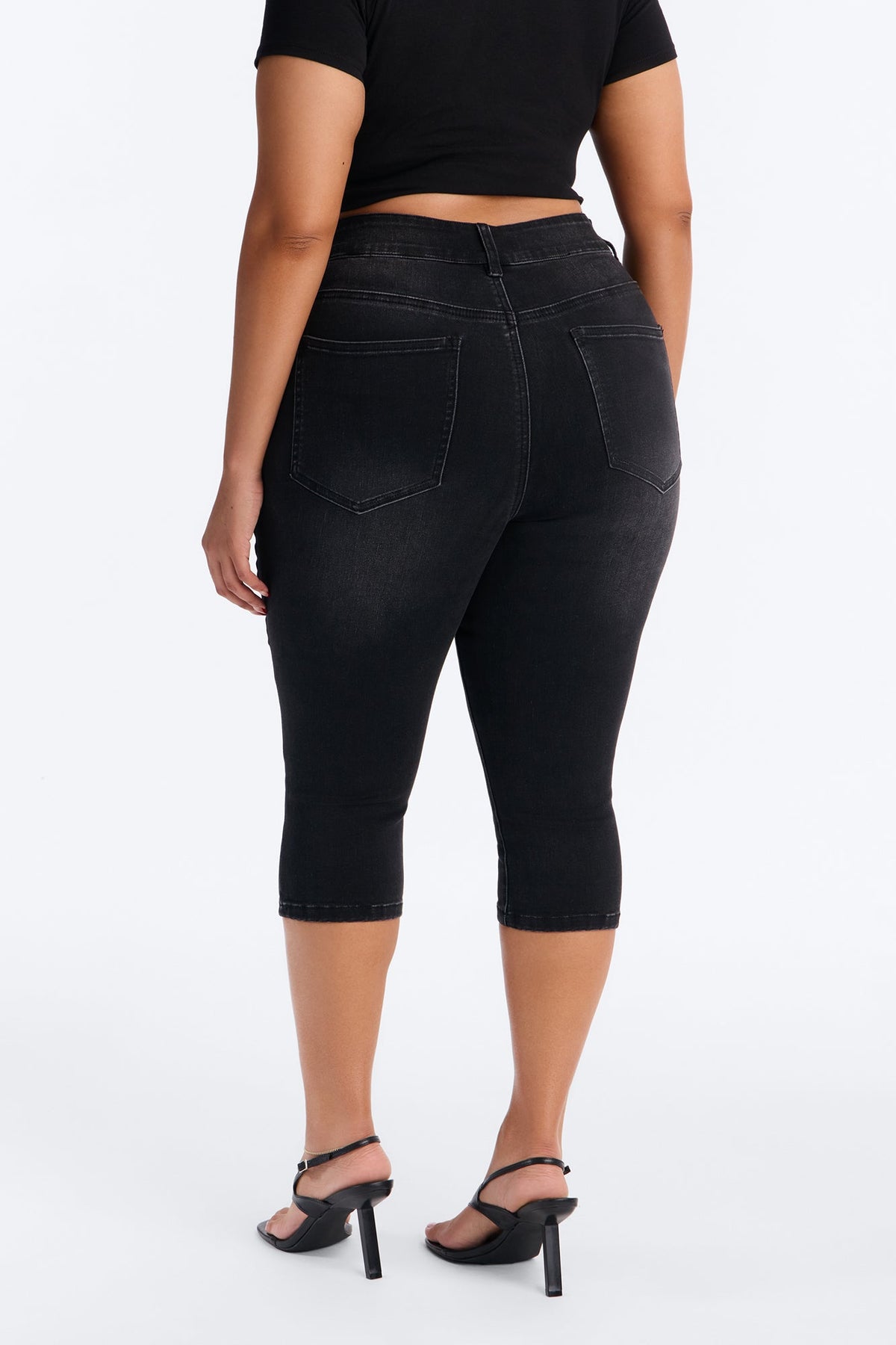 To The Point Pedal Pusher Skinny Jeans - Black Wash