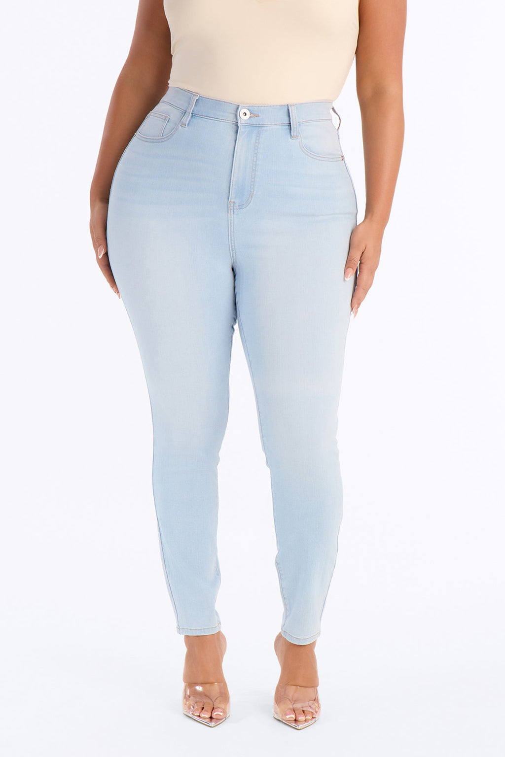 Show Off The Curves Super Stretch Booty Lifter Skinny Jeans - Light Wash