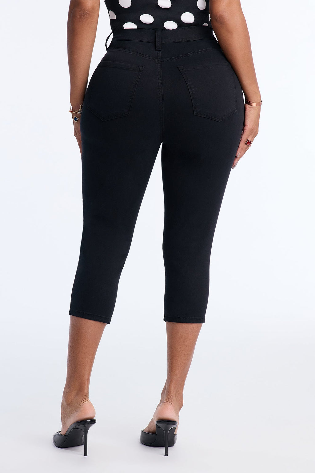 Classic Color High Waist Capri Jeans - Black