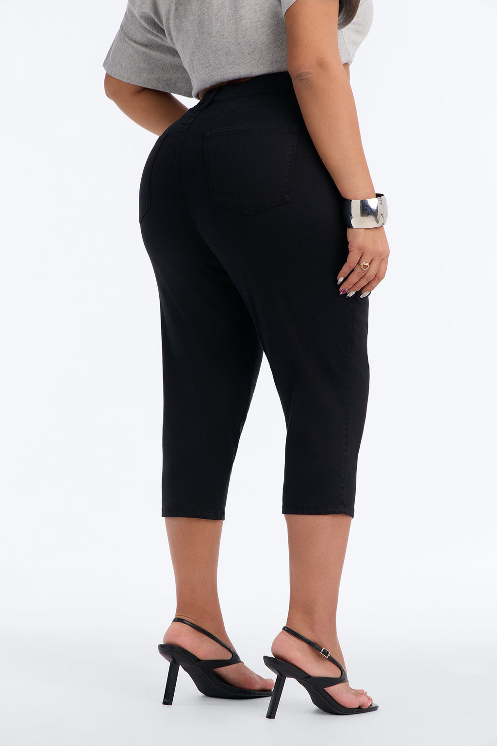 Classic Color High Waist Capri Jeans - Black