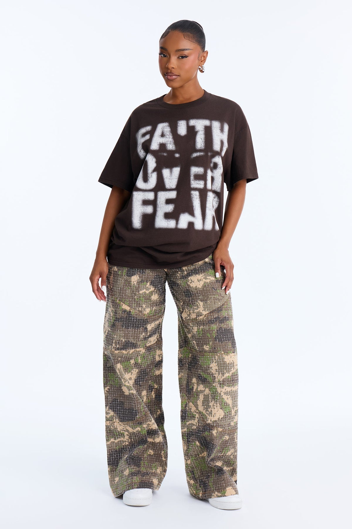 Faith Over Fear Faded Cross Tee - Chocolate