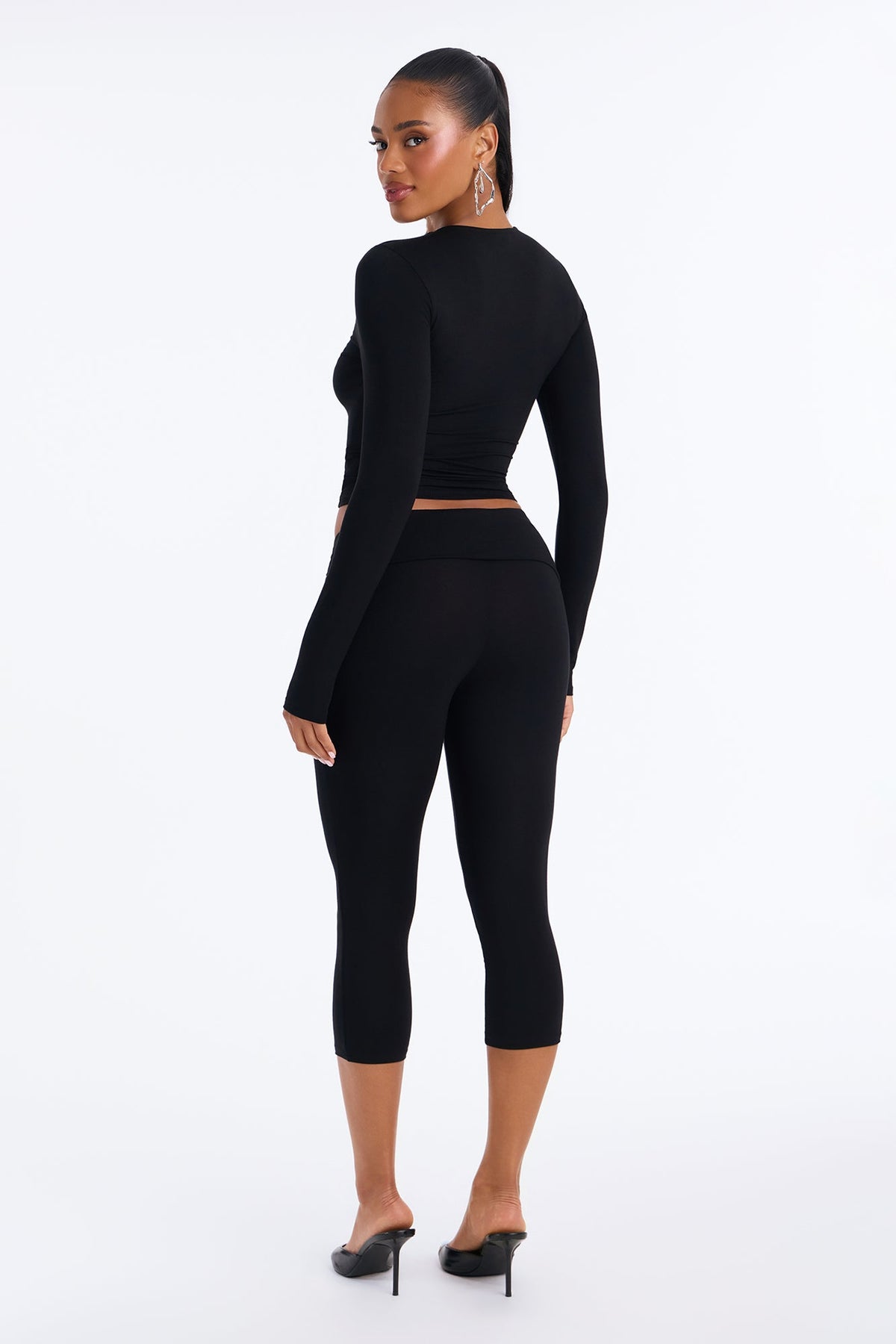 Moving Chic Capri Set - Black
