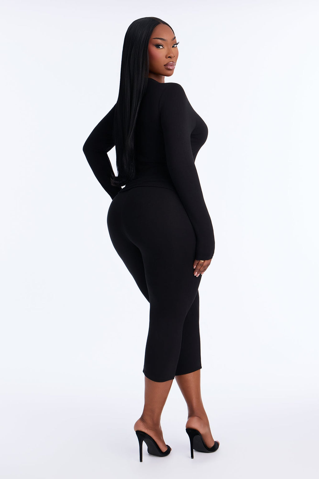 Moving Chic Capri Set - Black