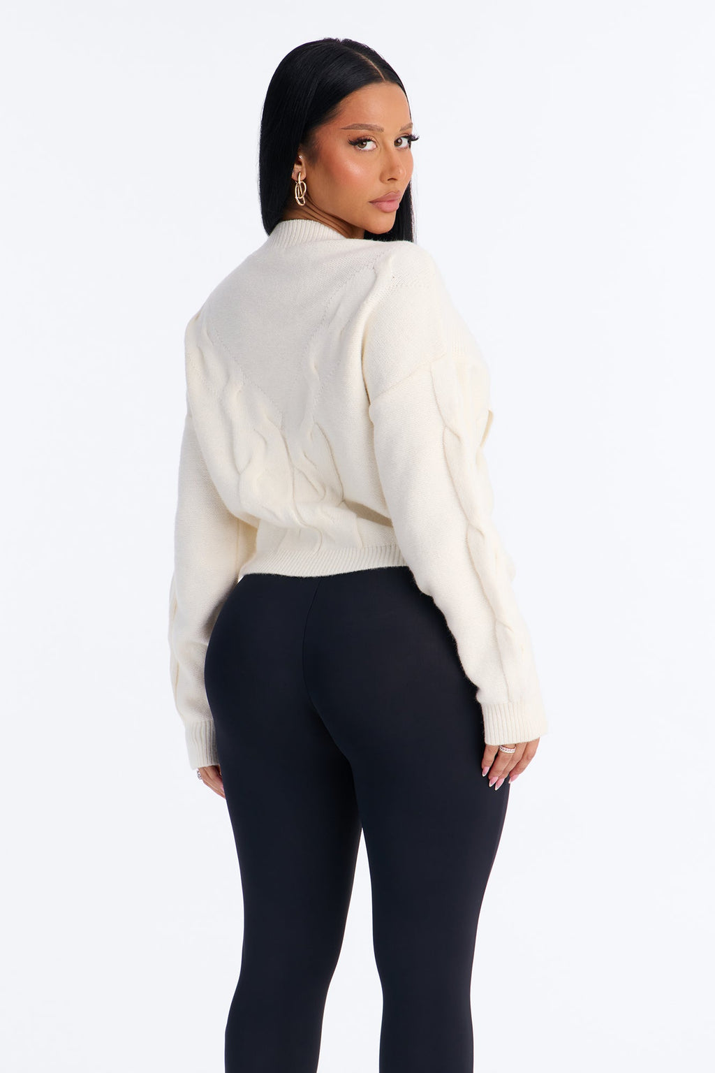 Chilly Serene Cropped Cable Knit Pullover Sweater - Ivory