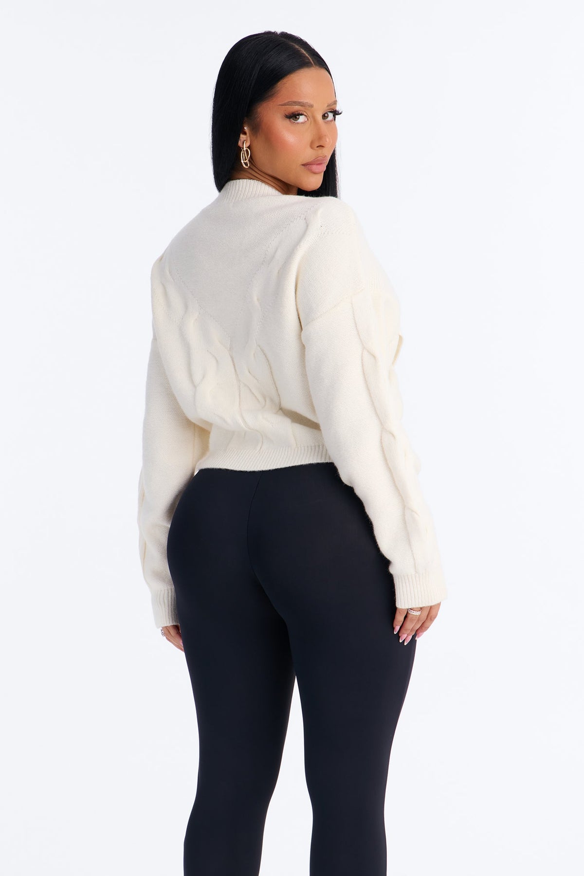 Chilly Serene Cropped Cable Knit Pullover Sweater - Ivory