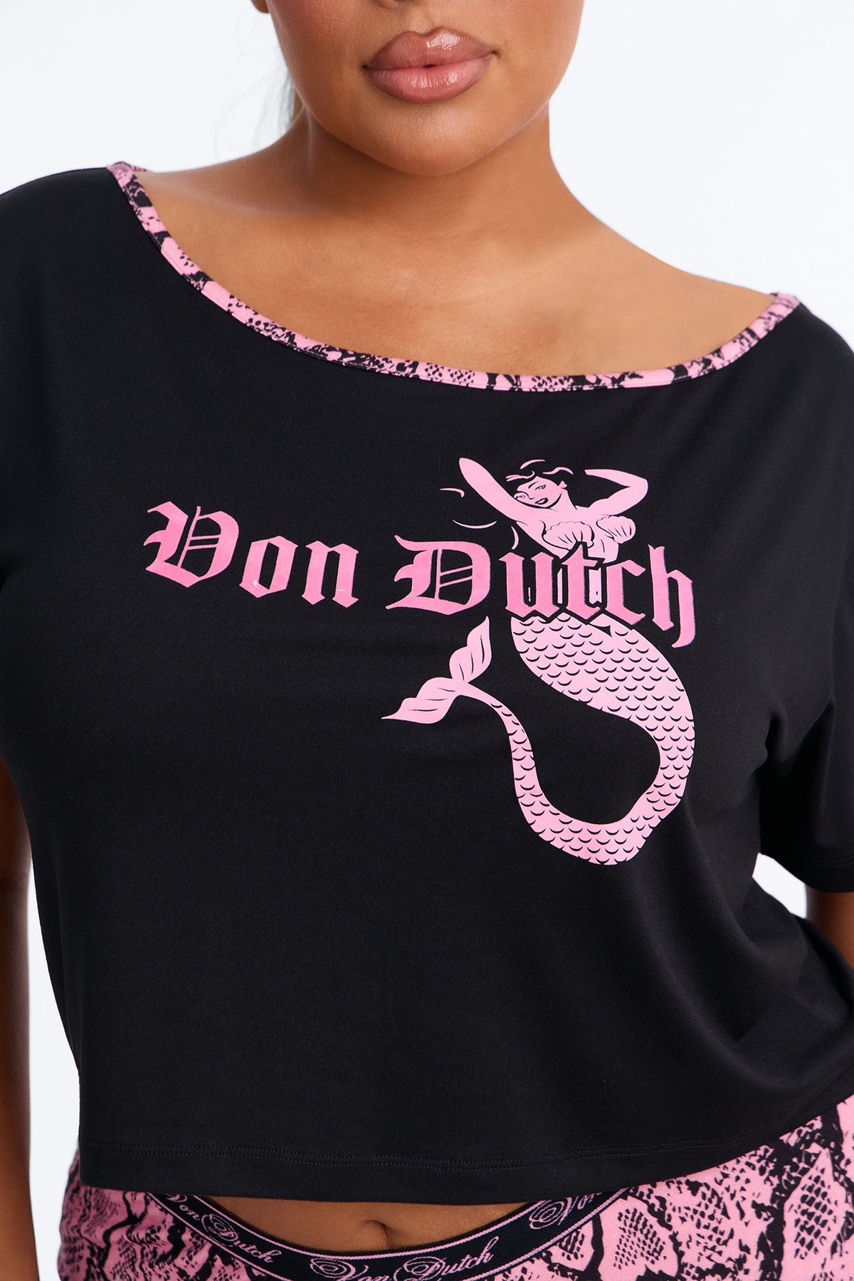 Von Dutch Off Shoulder PJ Short Set - Black/Pink